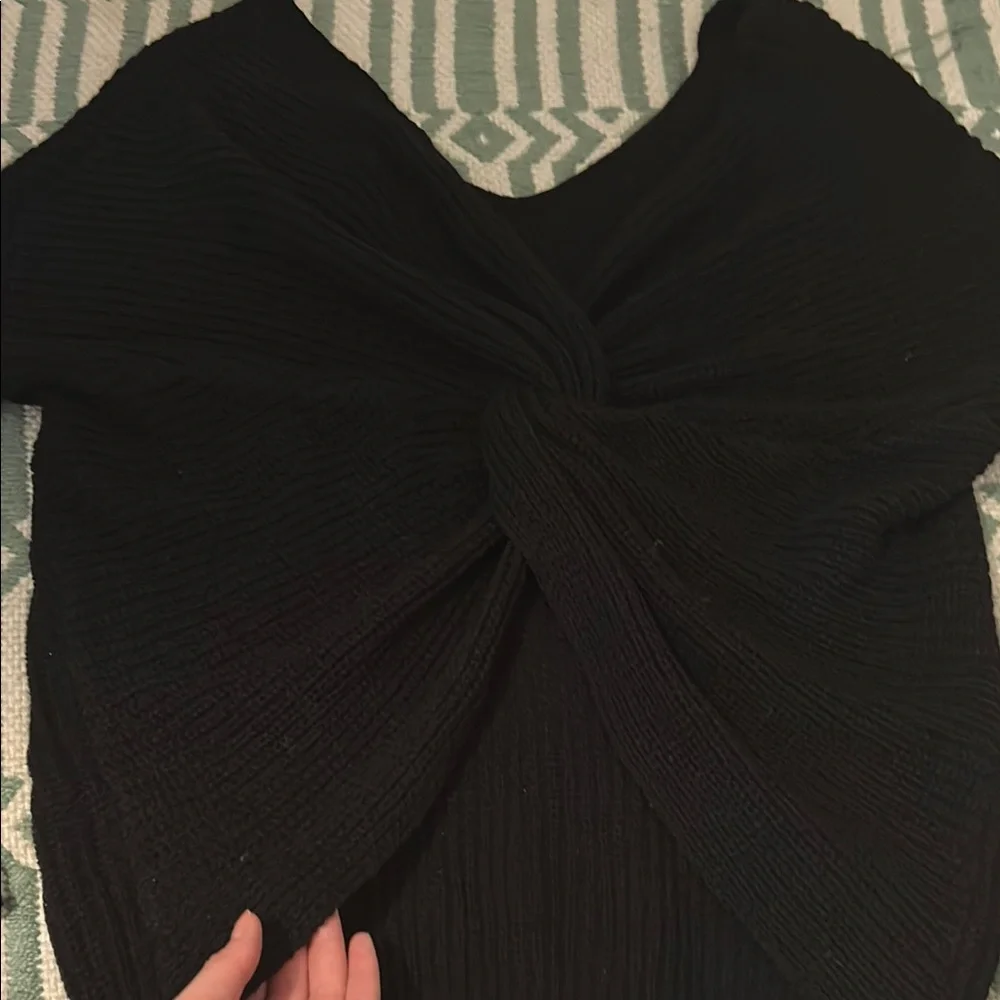 Elegant Black V-Neck Sweater - Picture 3 of 3